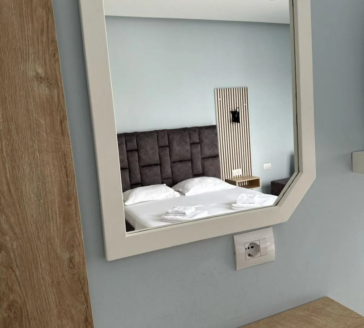 Summer Gate Hotel Ксамил Албания